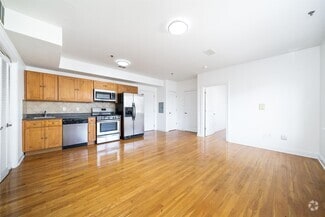 Building Photo - 528 47th St