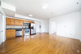 Building Photo - 528 47th St