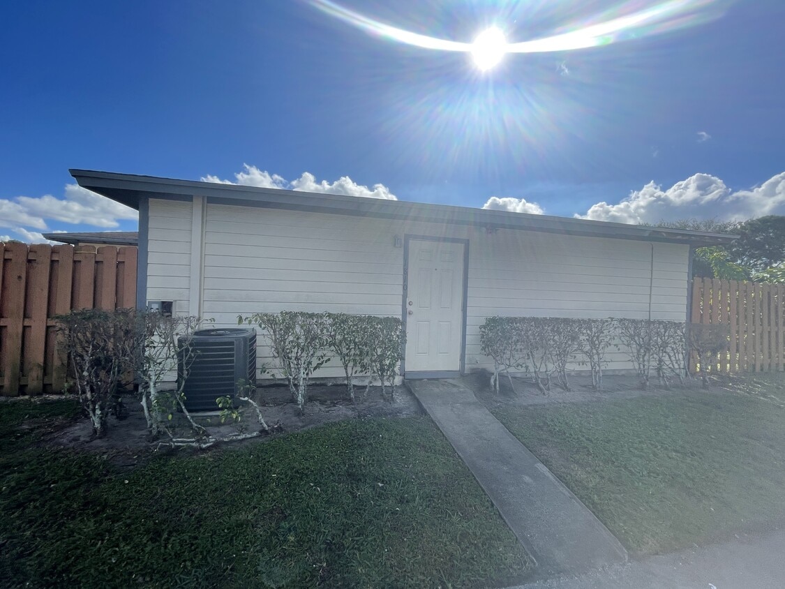Photo - 1810 West St (West Palm Beach, FL)