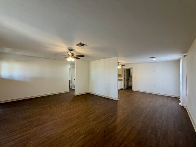 Foto del edificio - 397 Scott Ln