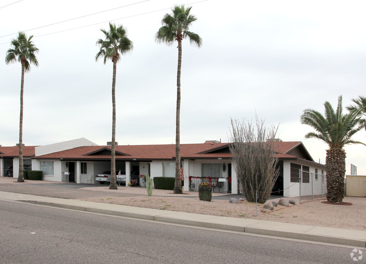 Primary Photo - Golf Apartments