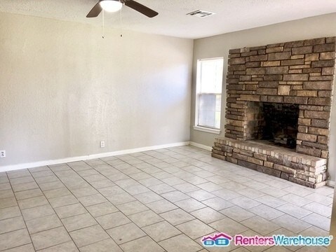 Foto del edificio - Stunning one story rare 3 bedroom 2 bath home
