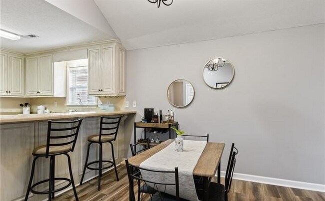 Foto del edificio - 9800 Lenox Ln