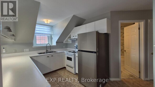 Photo du bâtiment - 102 Mill St