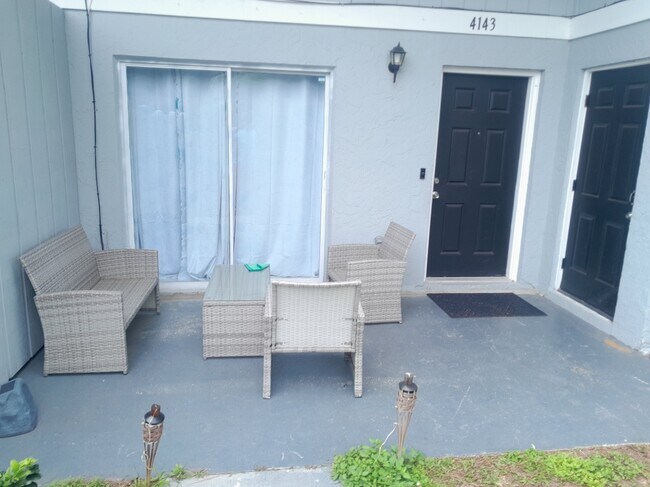 Foto del edificio - 4147 Flying Fortress Ave