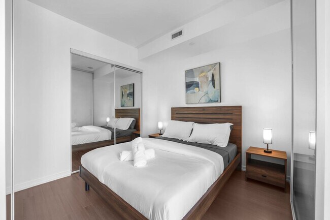 Building Photo - 101 Peter St