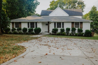 Building Photo - 1100 Grandview Dr
