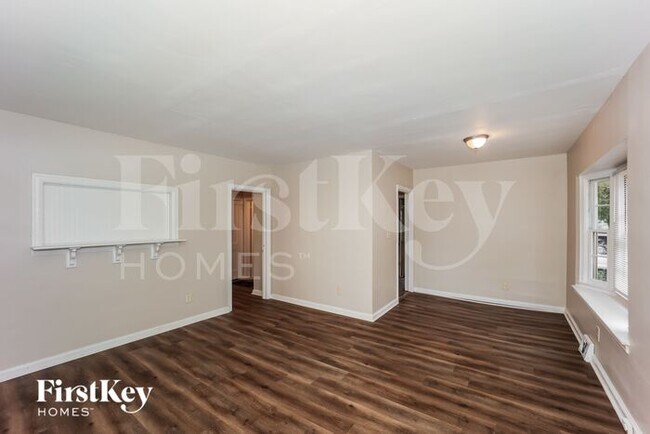 Building Photo - 1560 Avon Ave SW