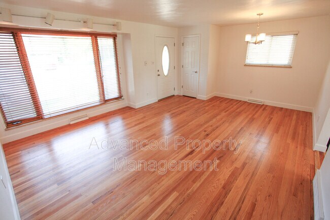 Foto del edificio - 2792 E Caley Ave