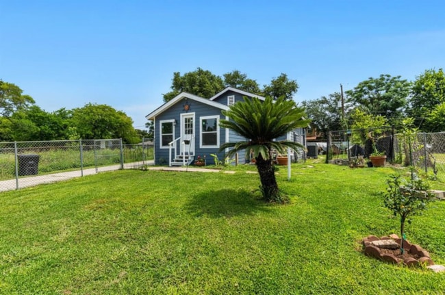 Photo - 9413 Clinton Dr House