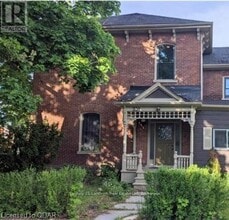 Building Photo - 231 Albert St