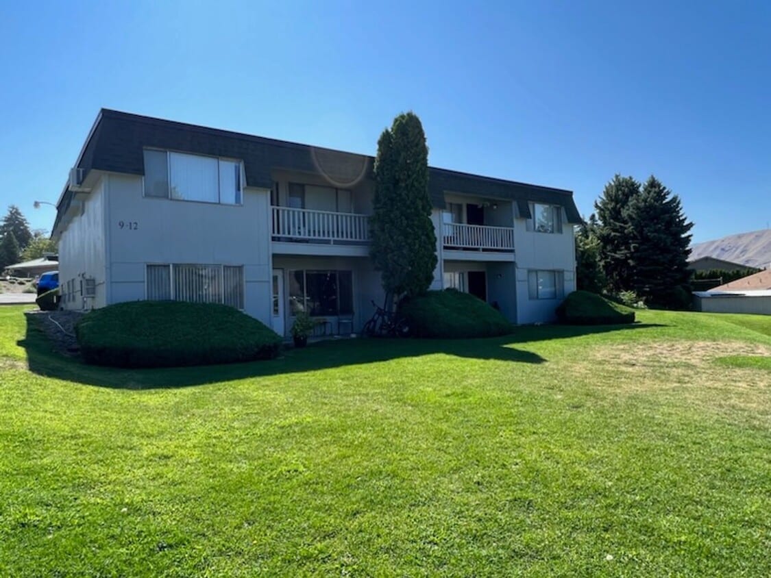 Primary Photo - Spacious Pet-friendly, 2 bed, 1.5 bath, a/...
