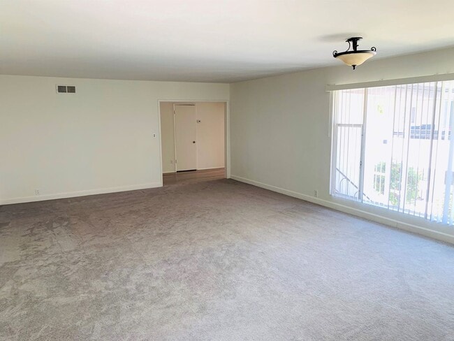 Interior Photo - 1021 Grove