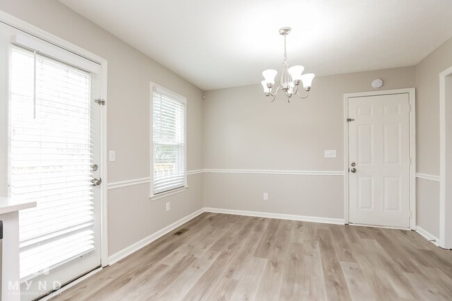 Building Photo - 204 Deerlake Dr