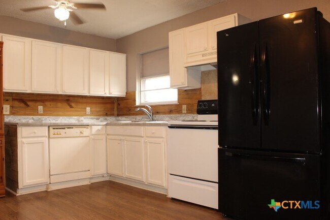 Foto del edificio - 409 Short Ave