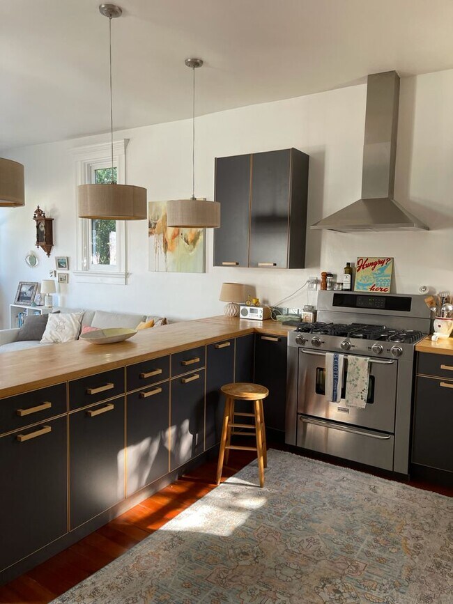 Kitchen - 275 Eureka St