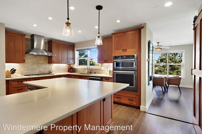 Foto del edificio - 2 br, 2 bath House - 701 N State 103