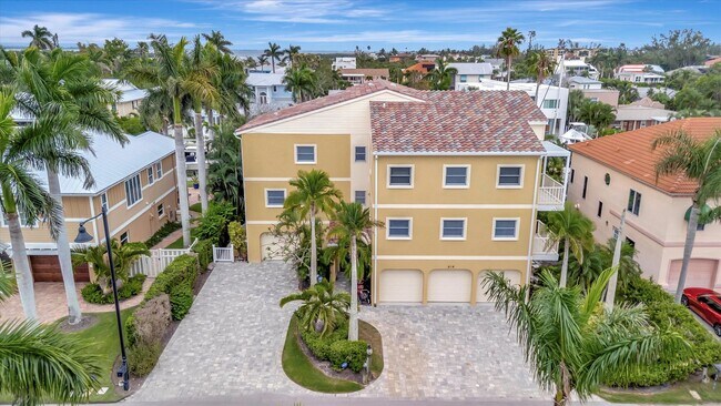 Building Photo - Stunning Annual Rental: Luxury Coastal Liv...
