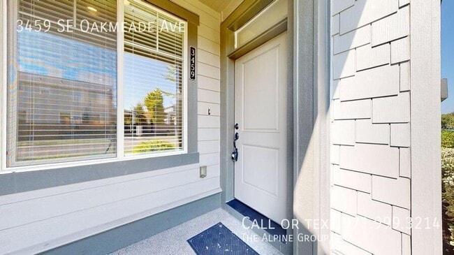 Building Photo - 3459 SE Oakmeade Ave