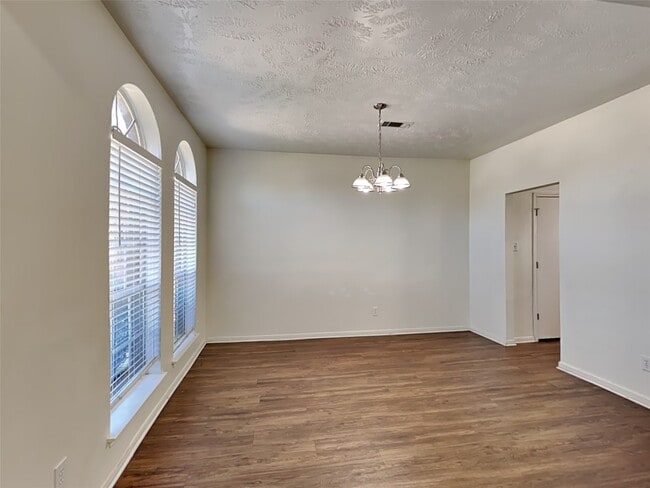 Foto del edificio - 502 Hearthstone Ct