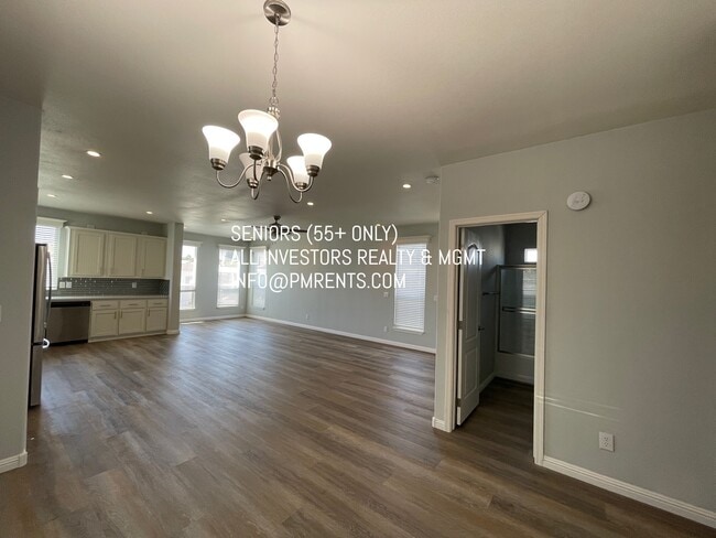 Foto del edificio - 141 Douglas Dr