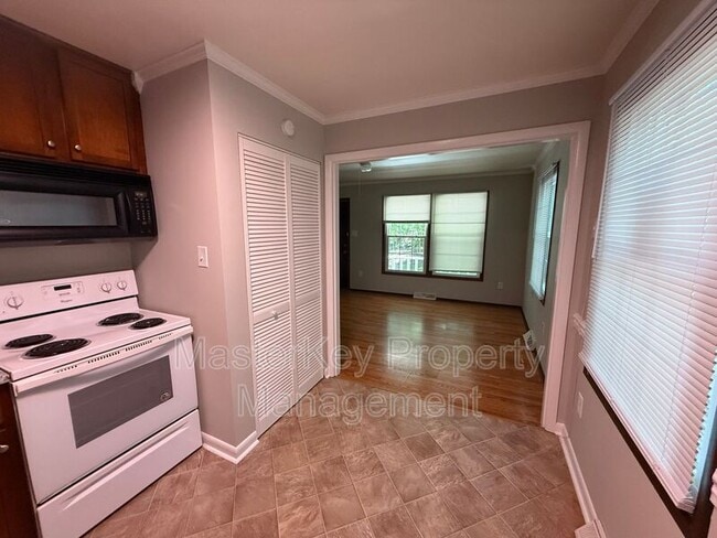 Building Photo - 219 Byrum St