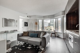 Building Photo - 155 Yorkville Ave