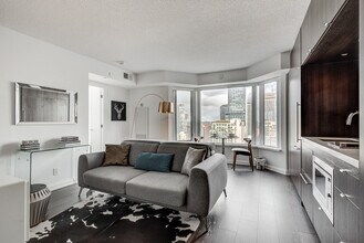 Building Photo - 155 Yorkville Ave