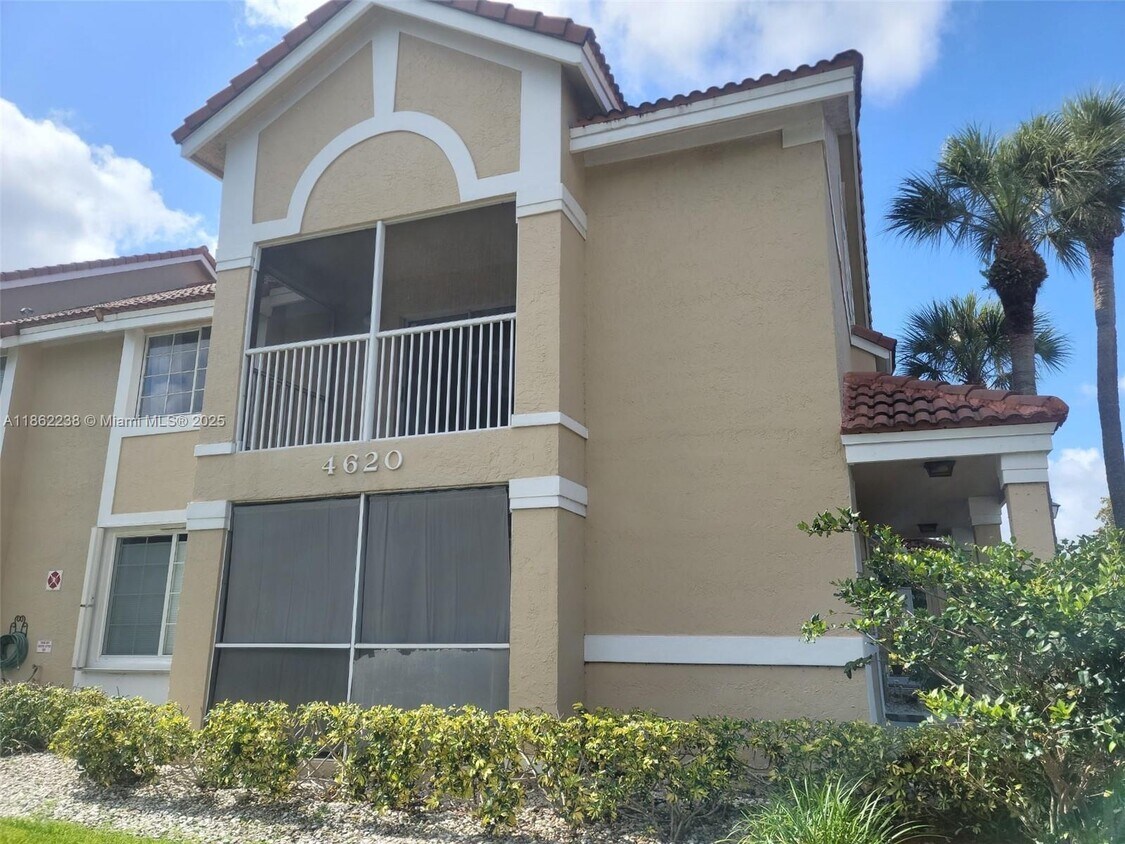 Foto principal - 4620 W McNab Rd