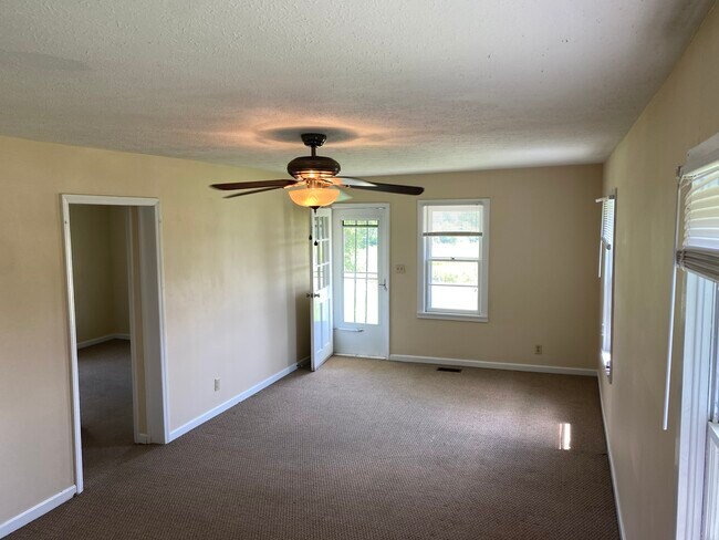 Foto del edificio - 112 Holland Dr