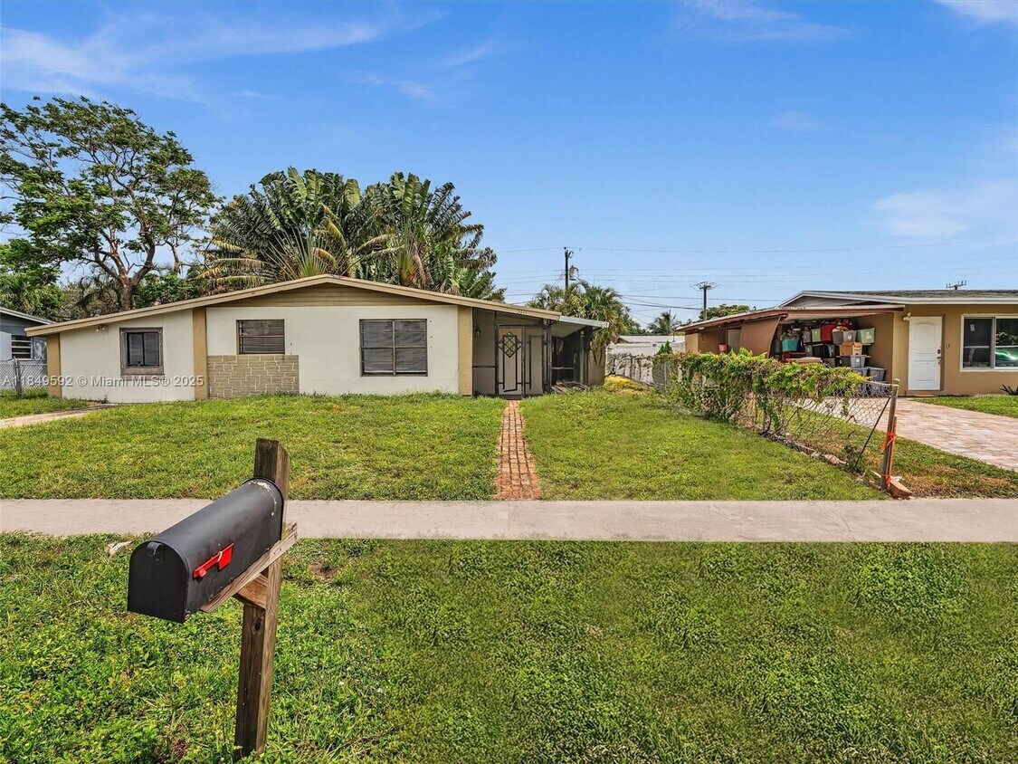 Primary Photo - 5611 SW 38th St