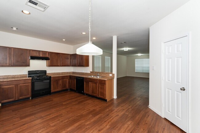 Building Photo - 16 Leisure Shore Ct