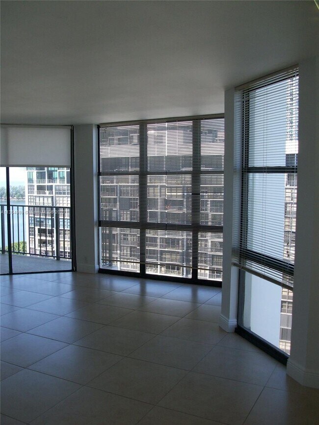 Building Photo - 1901 Brickell Ave