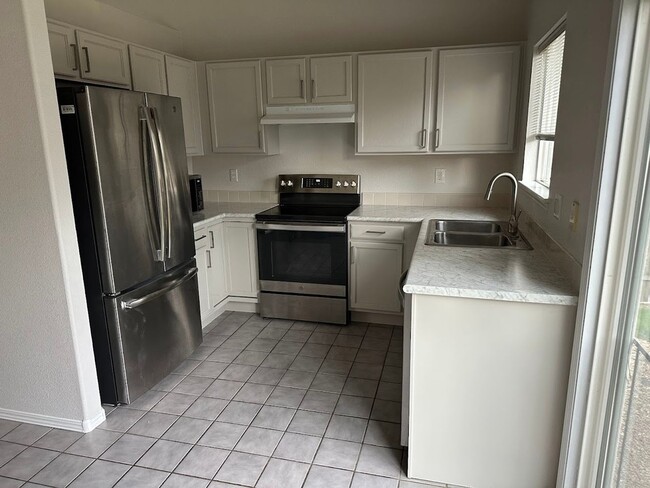 Building Photo - Charming 3BR House in Erie