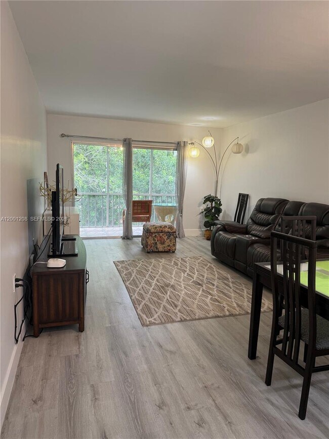 Building Photo - 1102 Bahama Bend