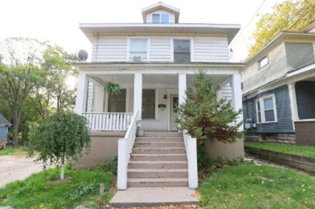 Foto del edificio - 437 Eastern Ave SE