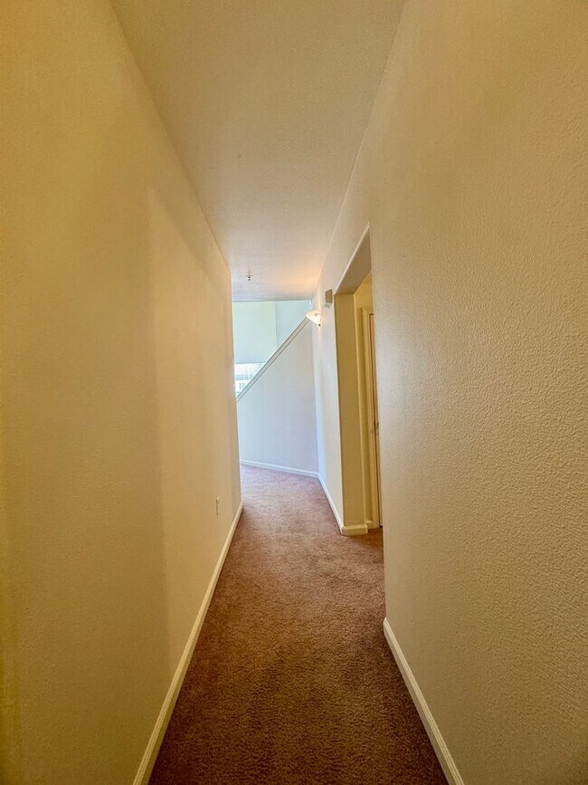 Foto del edificio - 5350 Dunlay Dr