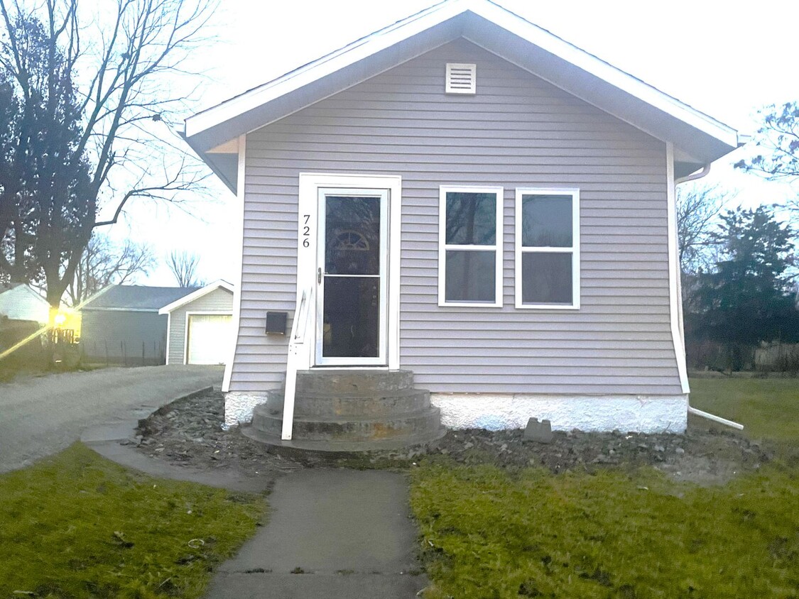 Primary Photo - One Bedroom One Bathroom Remodeled Home