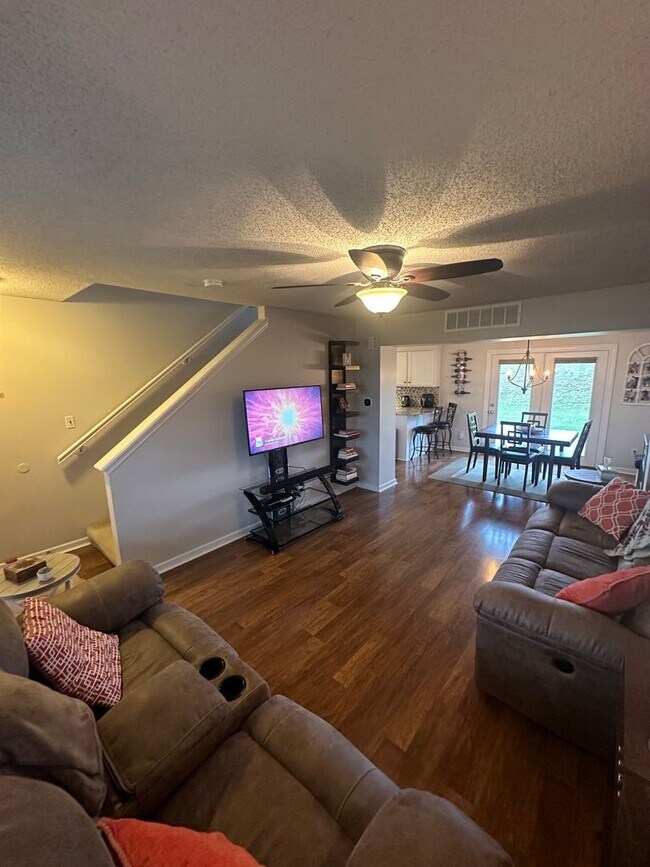 Building Photo - Renovated Townhome in desirable Wentzville...