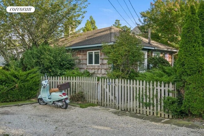 Foto del edificio - 62 Middle Pond Rd