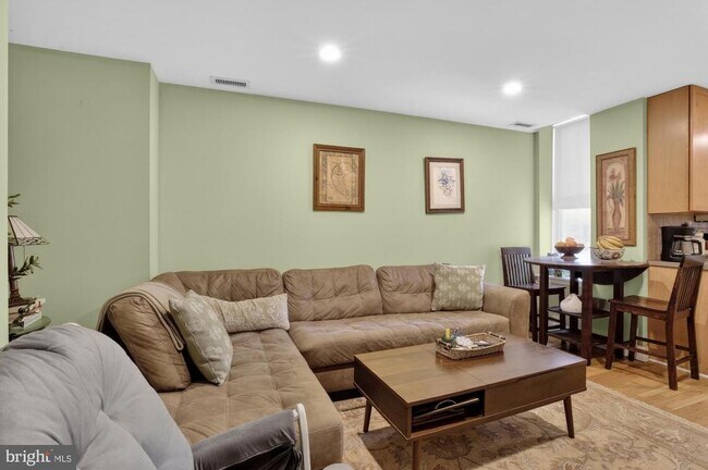 Foto del edificio - 4215 Ridge Ave