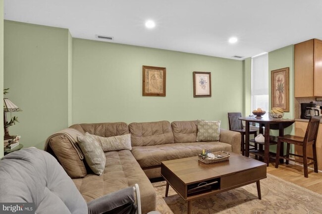 Building Photo - 4215 Ridge Ave