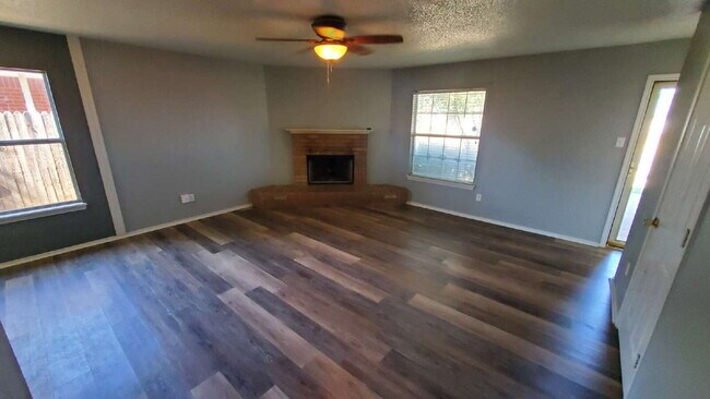 Foto del edificio - "Charming 3-Bed, 2-Bath Home in Lubbock with 1150 Sq Ft of Comfortable Living Space!"