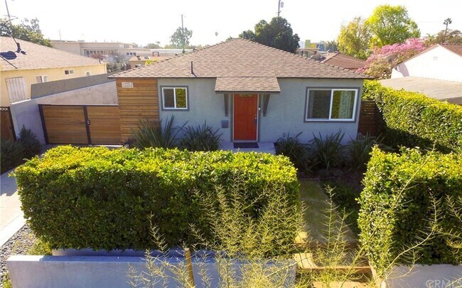 Building Photo - GORGEOUS 3 BED 2 BATH HOME IN BIXBY KNOLLS...  LARGE YARD, AND CHILLY A/C