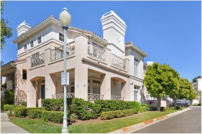 Foto del edificio - Fully Furnished Short Term Ocean Close Rental