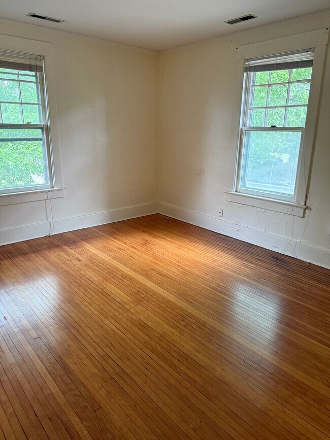 Bedroom - 824 N Cooper St