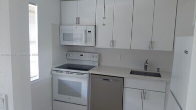 Building Photo - 7897 Golf Cir Dr