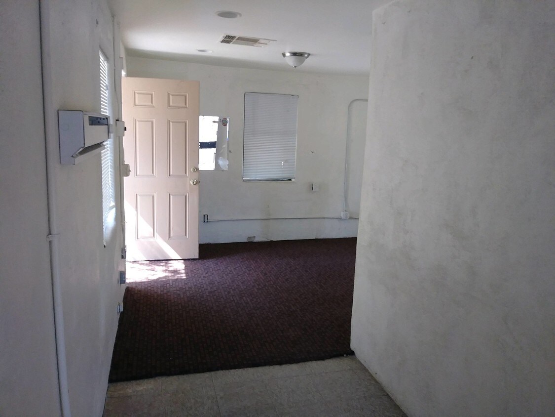 Building Photo - 120 E 28th St
