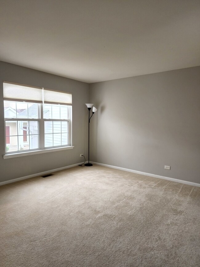 Building Photo - 121 W Big Horn Dr