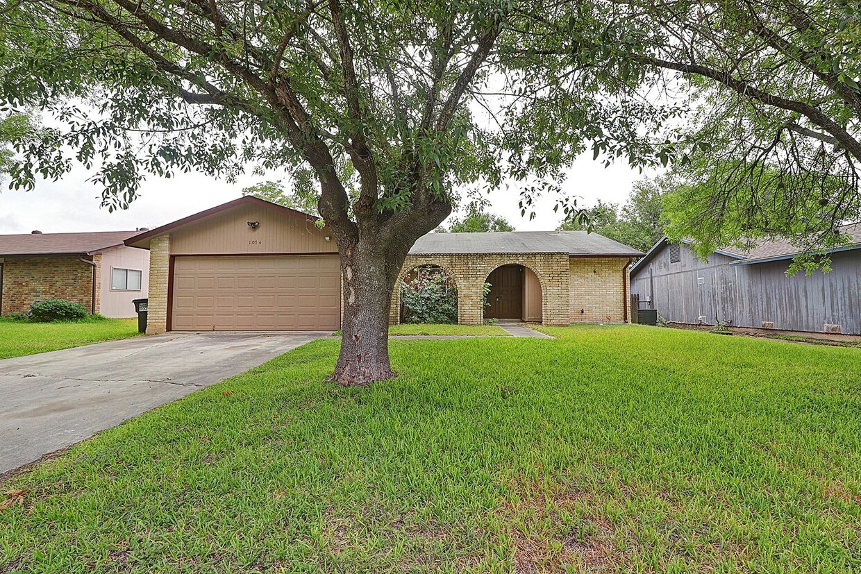 Primary Photo - 3 Bedroom 2 Bath with large covered patio